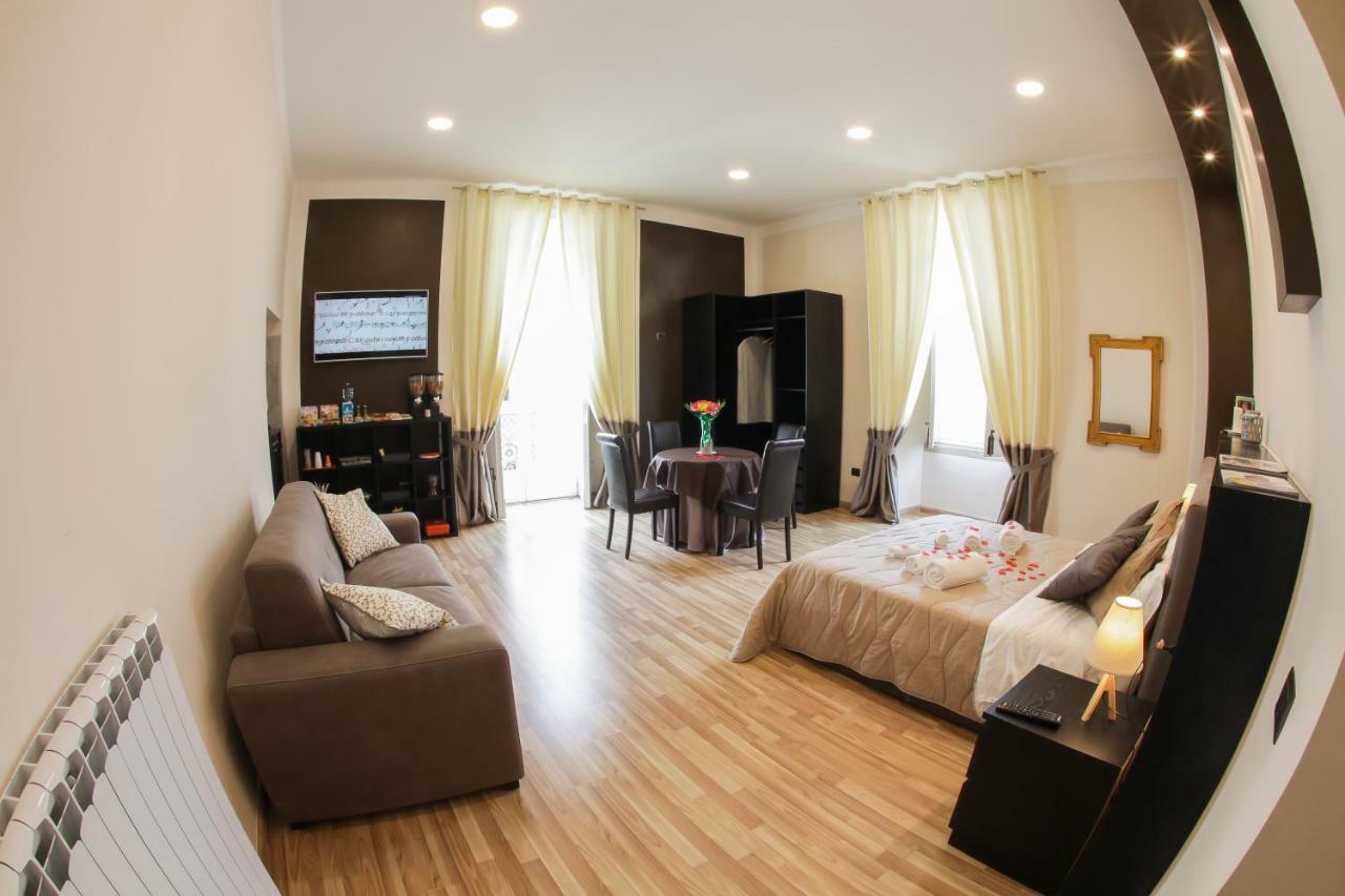 Reggia & Dintorni Rooms A Caserta Luaran gambar