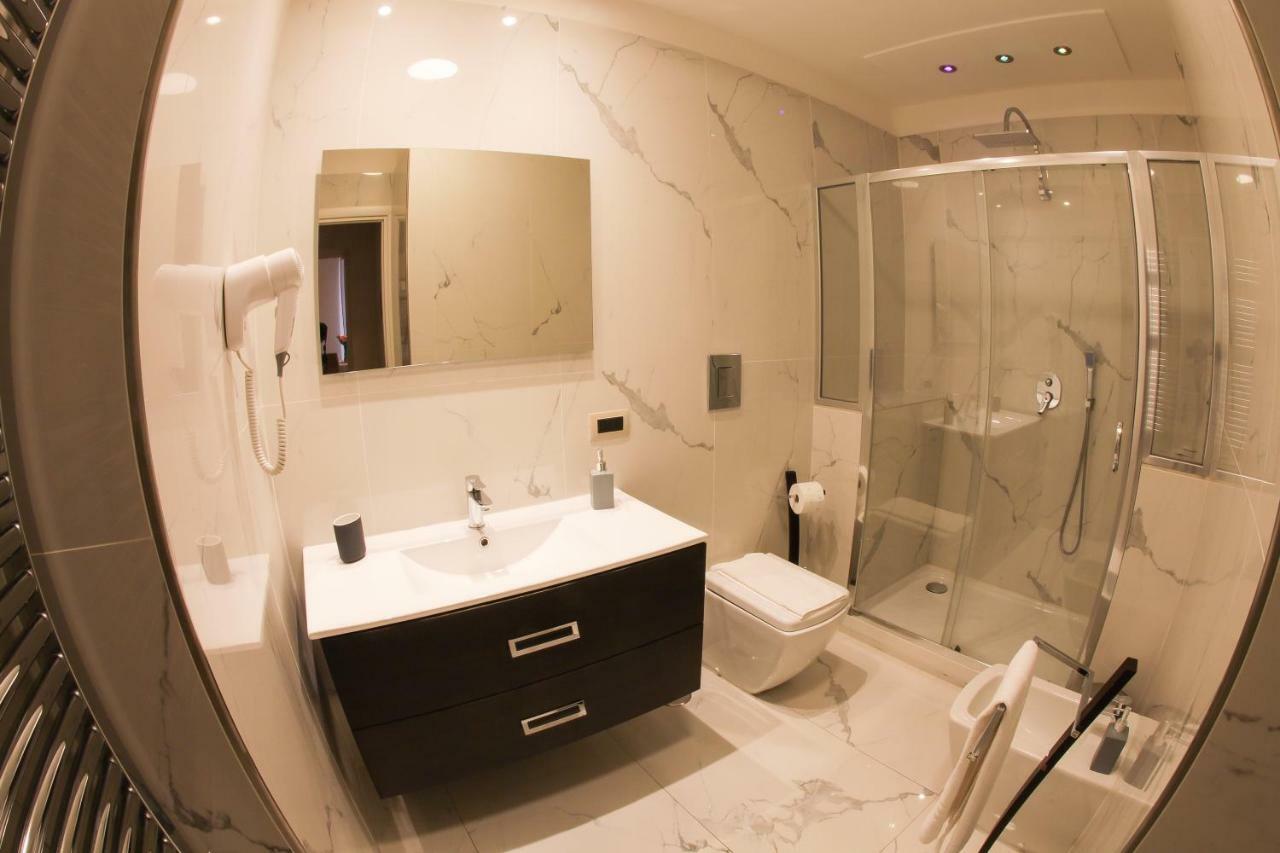 Reggia & Dintorni Rooms A Caserta Luaran gambar